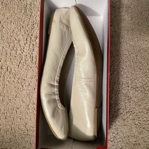 Tan/beige ballet flats (11)